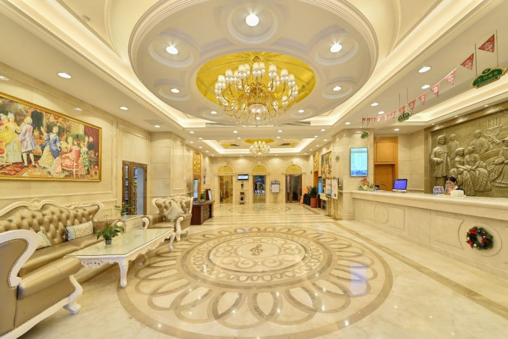 Vienna Hotel Fuyong Exhibition Center