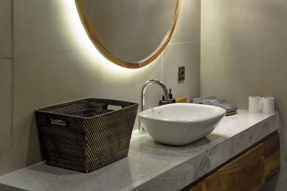 AMO Residences