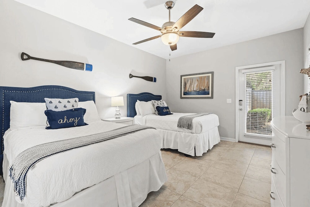 Honey Bee Bungalows by Avantstay Boat Friendly, Pool Access