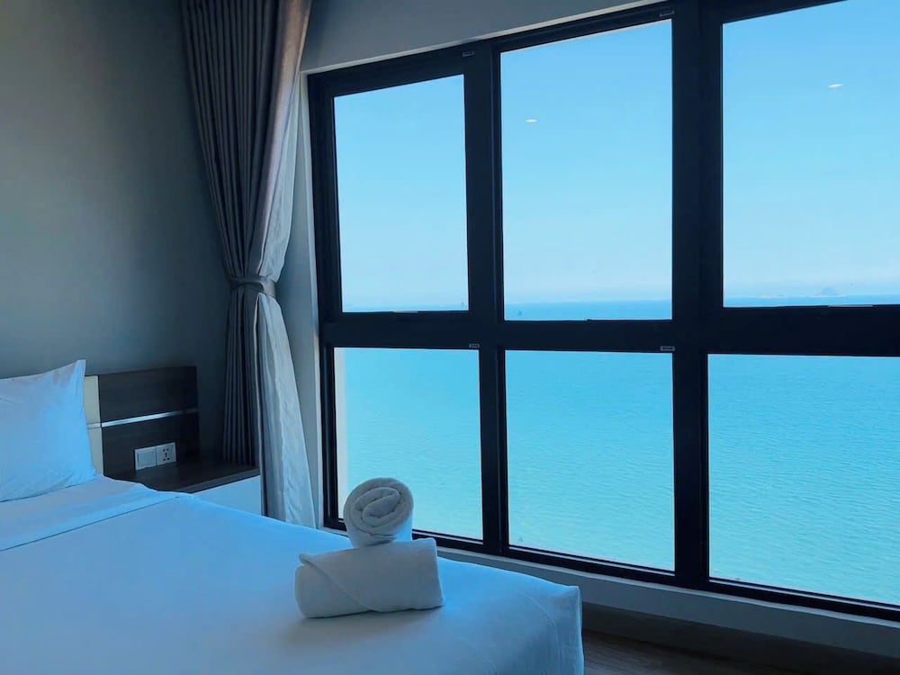 Gold Coast Balcony Serviced Apartment