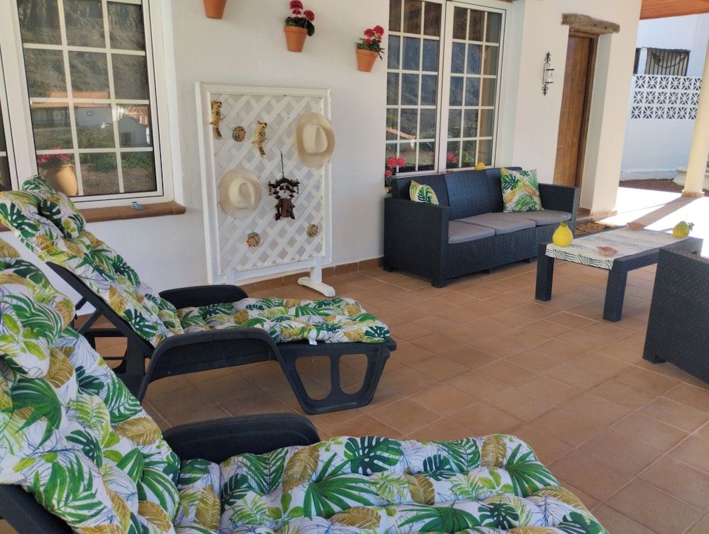 La Casita Fataga Sleeps 4 With Garden