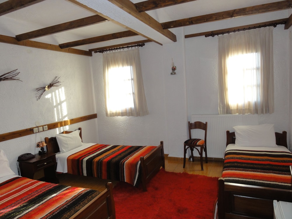 Sintrivanis Mountain photo 5