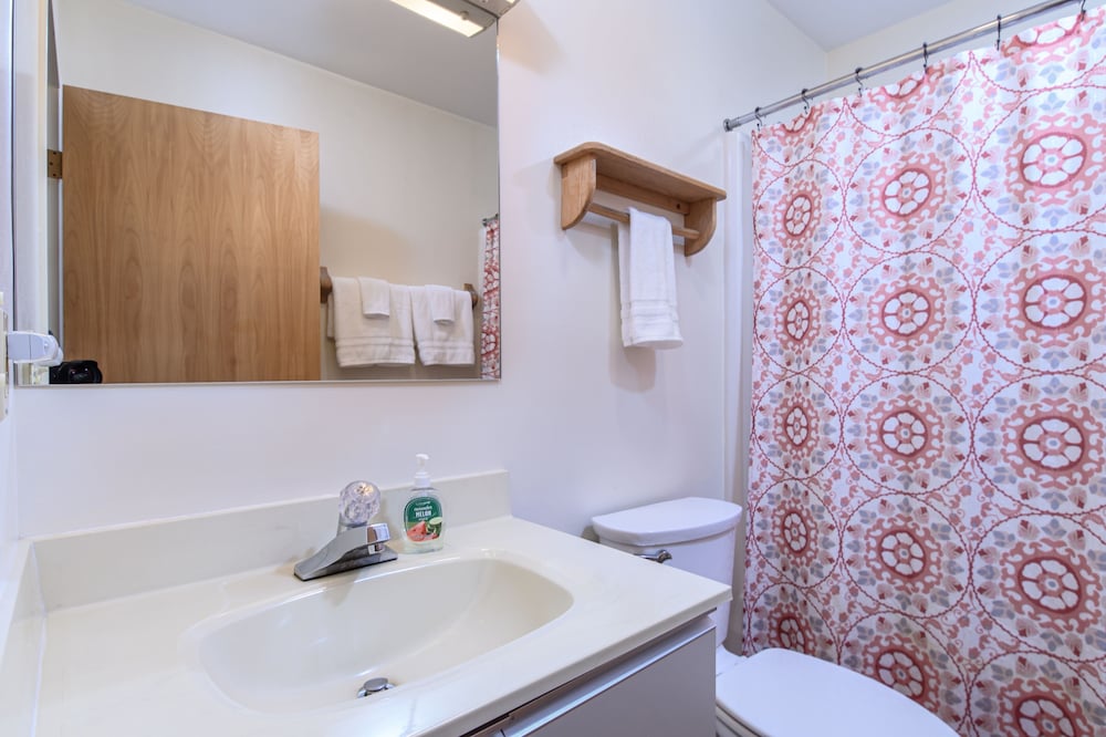 203 Village Gate 1 Bedroom Condo