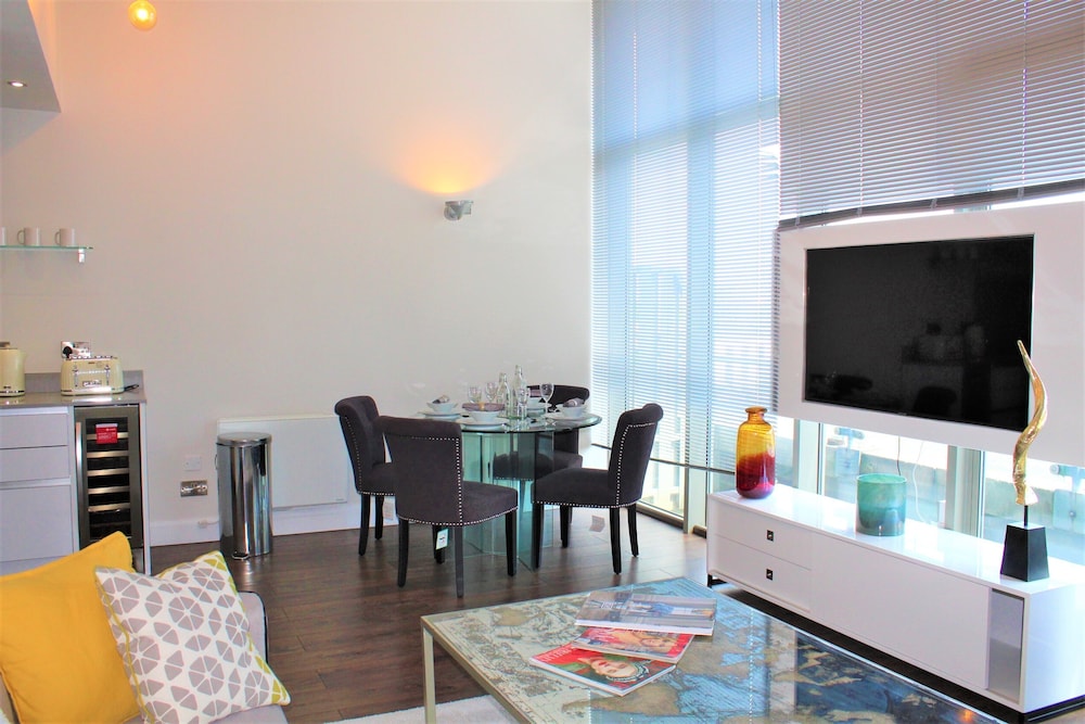 One Bed Penthouse Apartment in City Road