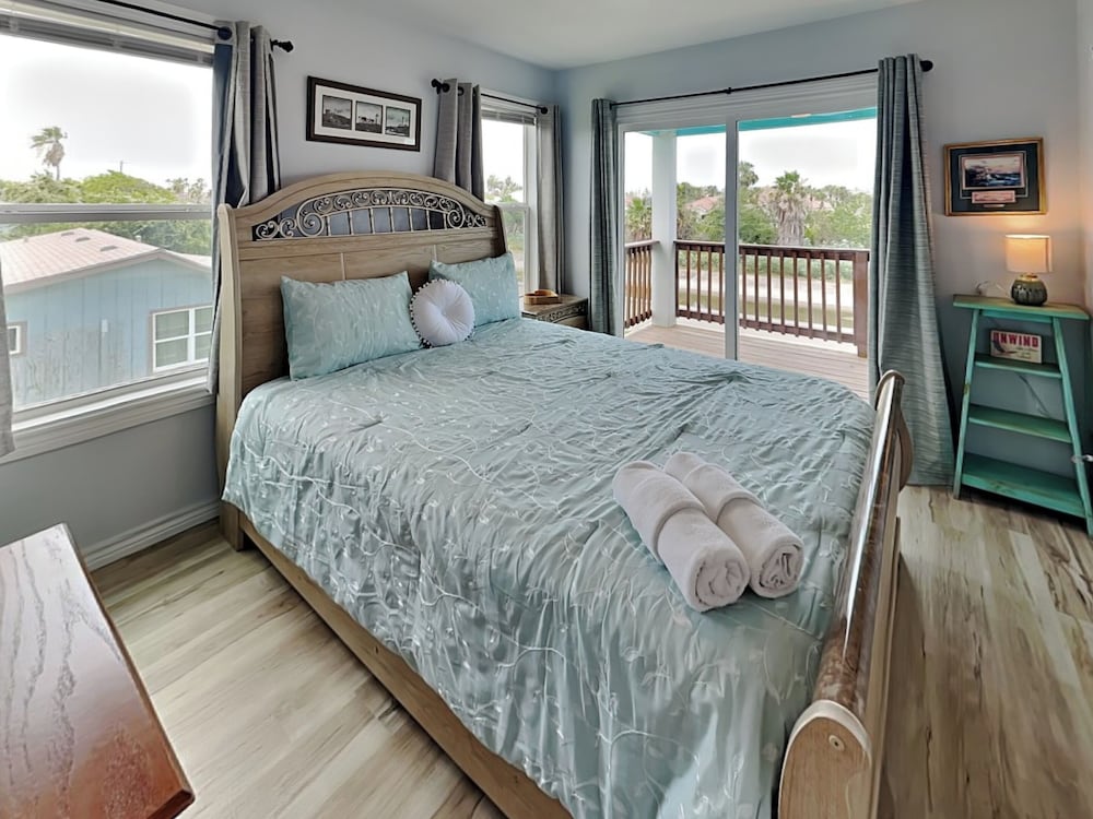 Pura Vida Oasis by Miss Kitty’s