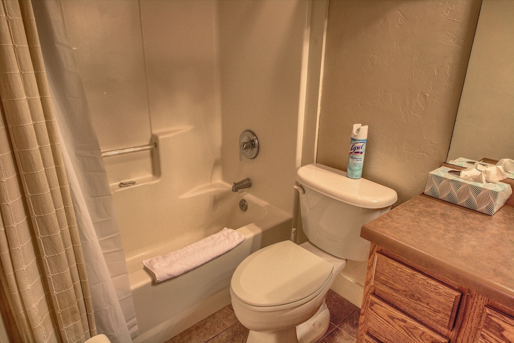 Annette's At Waldrip 1 Bedroom Cottage by RedAwning view 3