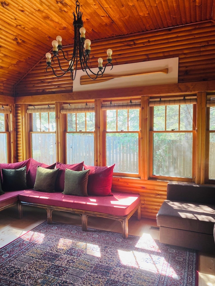 Smokey Hollow Motel & Resort