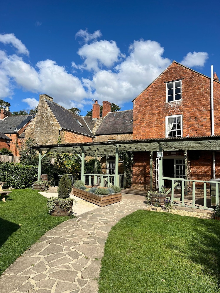 The George Inn
