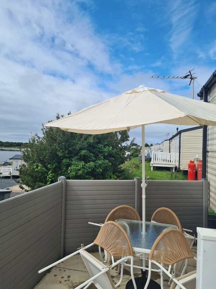 3 Bed Lodge - Sleeps 6 - Parking - Pets - Wifi