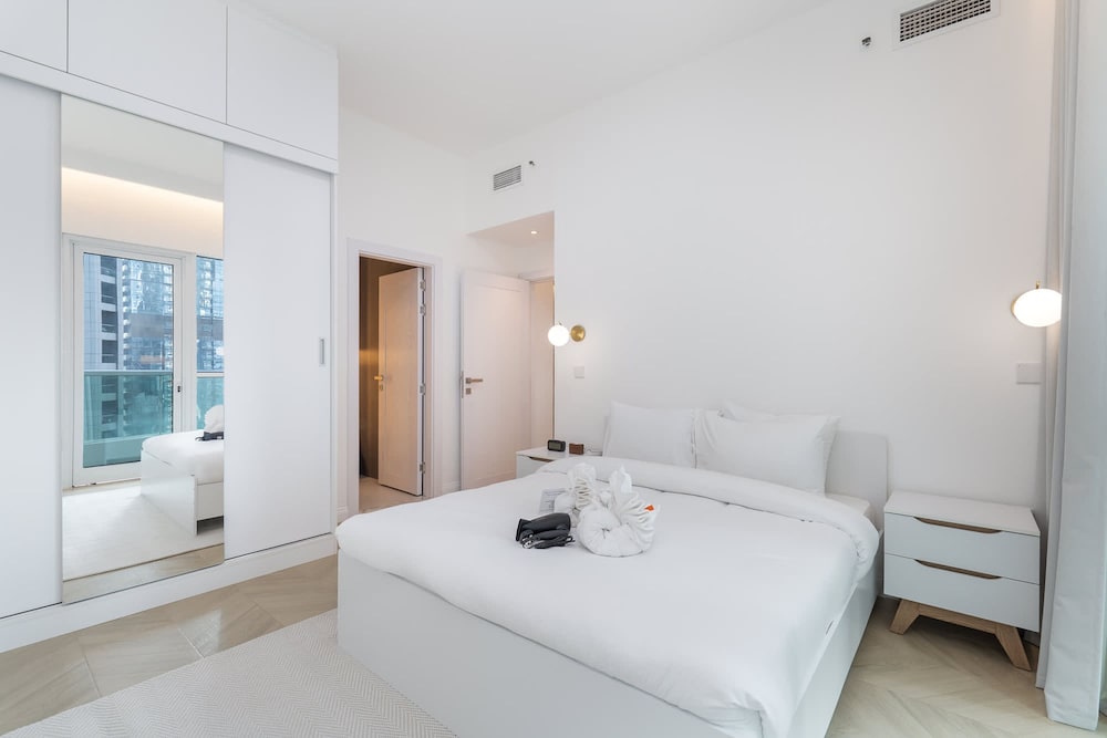 A Fabulous 1 Bedroom Apartment in Marina Pinnacle