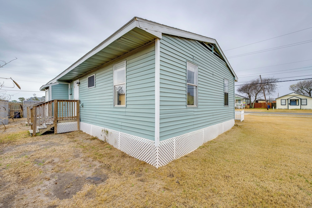 Walk Dtwn: Pet-friendly Townhome in Rockport