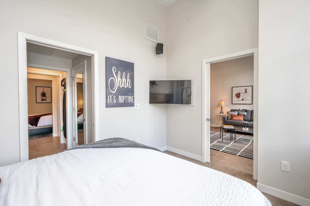 The 333 Suites 301 - Suite for 6