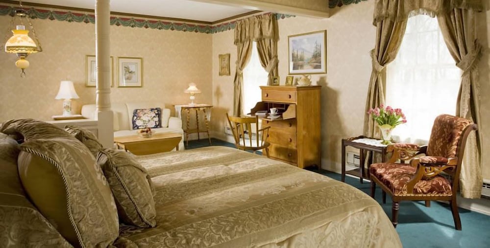 Crestmont Inn