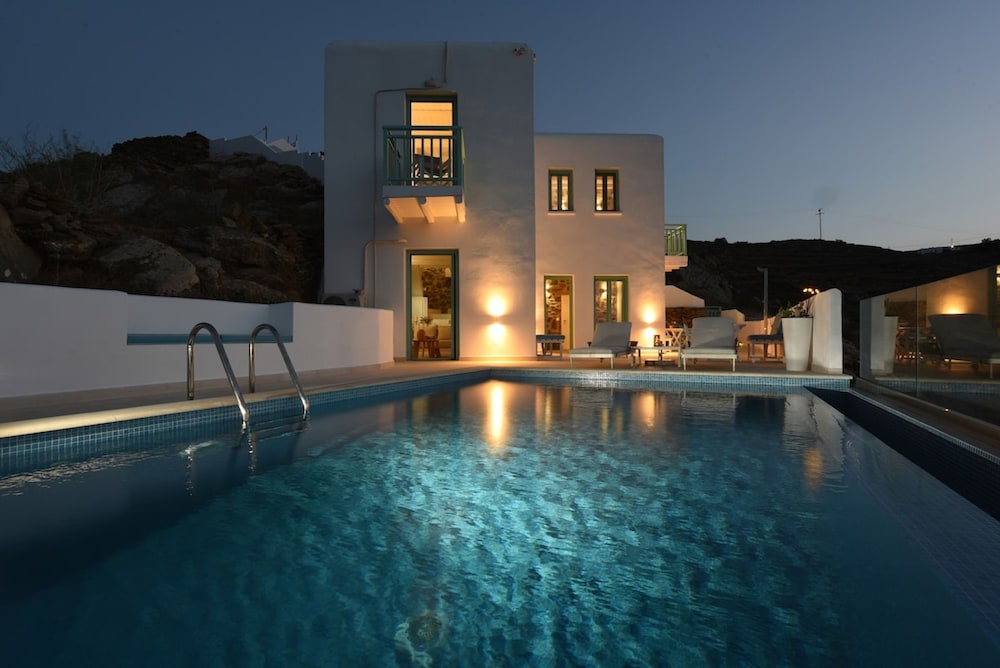 65 Stairs to Heaven Private Pool