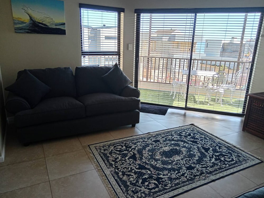 Whispering Waves - Serene Langebaan Getaway With Breathtaking Views
