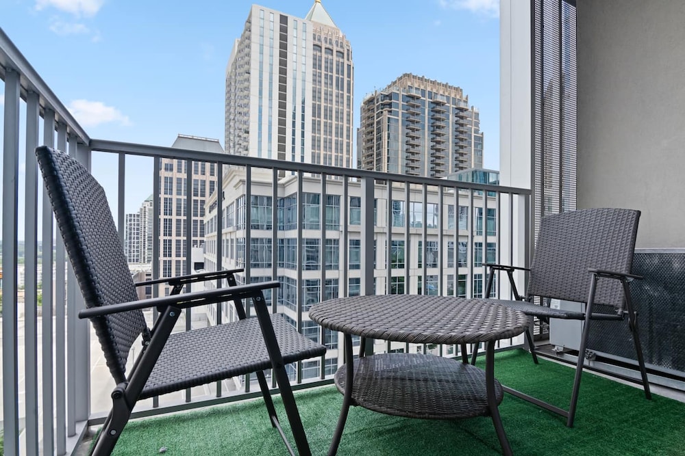 Chic Midtown High-rise With Great Views