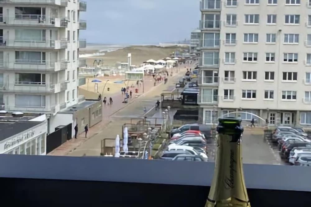 Apartment With Terrace Near sea
