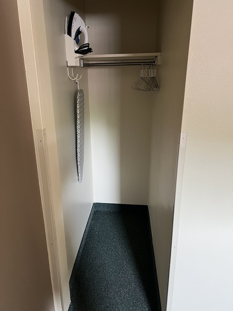 All Star Inn & Suites