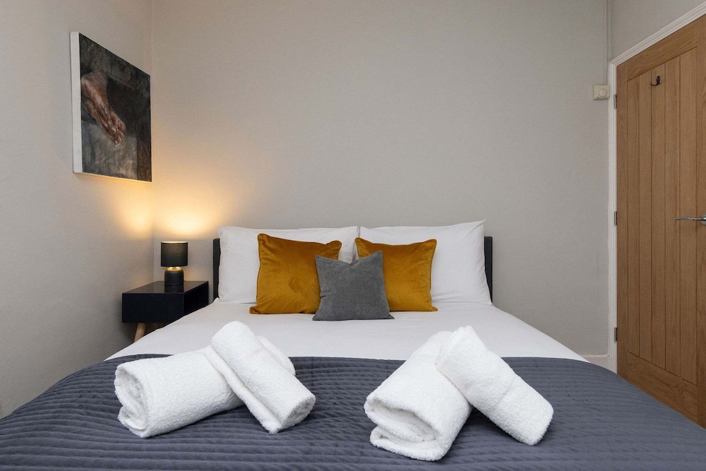 Elegant Georgian City Retreat for 5