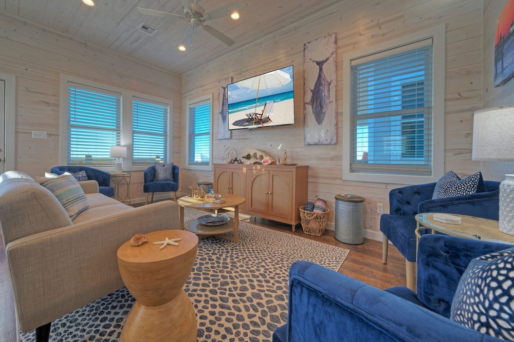Cart-friendly Boardwalk to the Beach Private Pool Firepit Pond Views Bayview