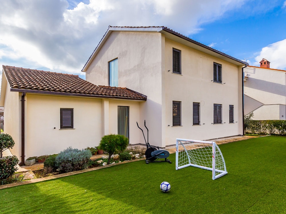 Holiday Home in Pula With Pool