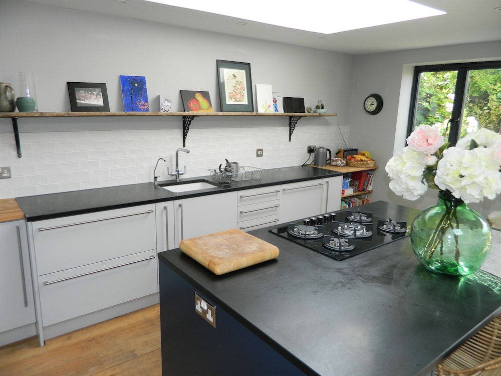 Stunning Period Townhouse view 4