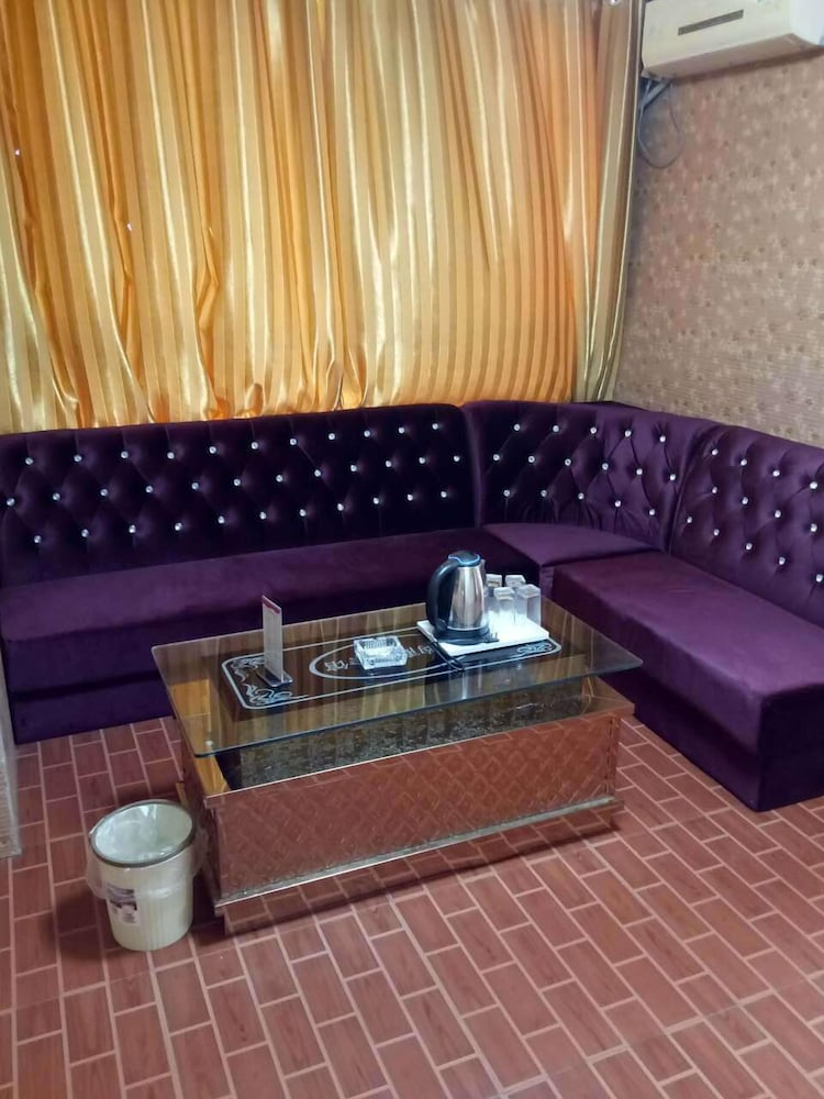 Huayun Business Hotel