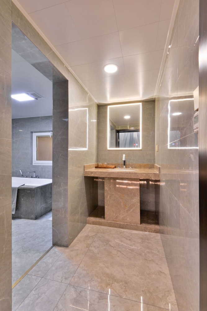 Isvara Flowing Ocean Guesthouse