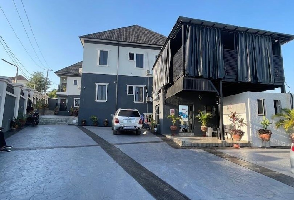 Deroche Apartment