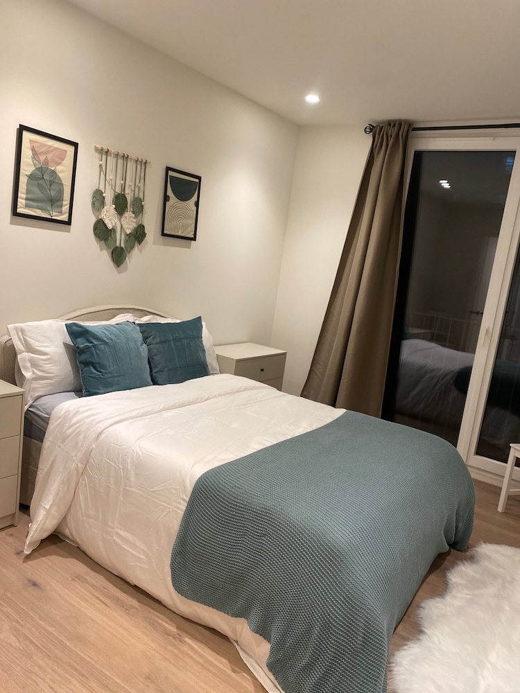 Stylish 2-bedroom Apartment in London - Sleeps 4