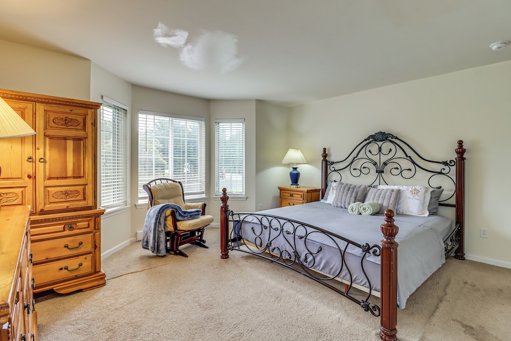 Family Retreat w/ 2 Game Rooms & Deck in Long Pond