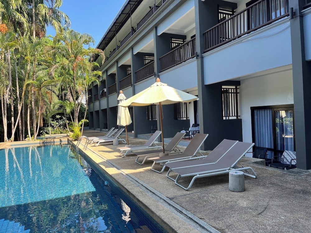 Private 2 Bedrooms Villa Near Waterfall in Khao Lak-terrace Large Bubble Jacuzzi