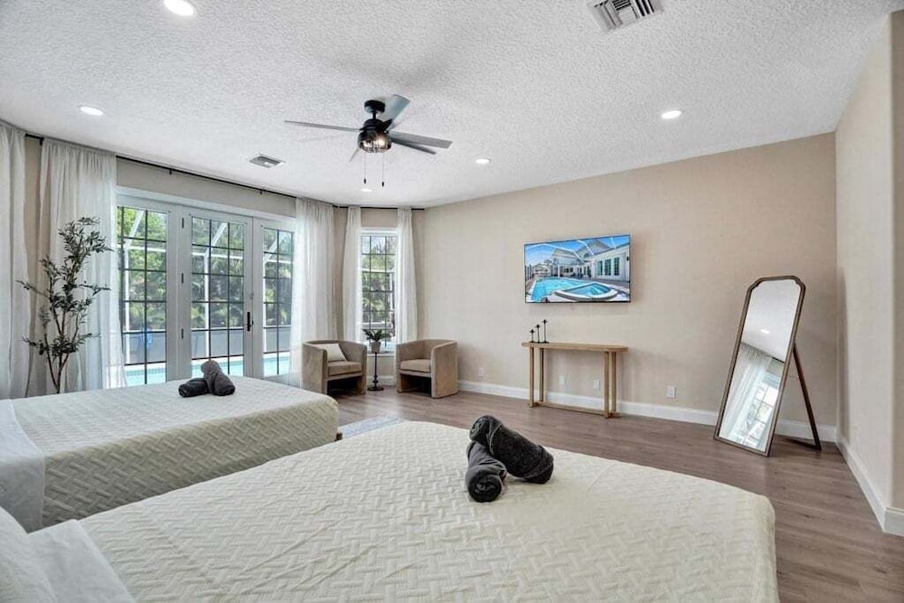 6br Elegant Hollywood Lakes Mansion W/ Pool & Spa 6 Bedroom Home