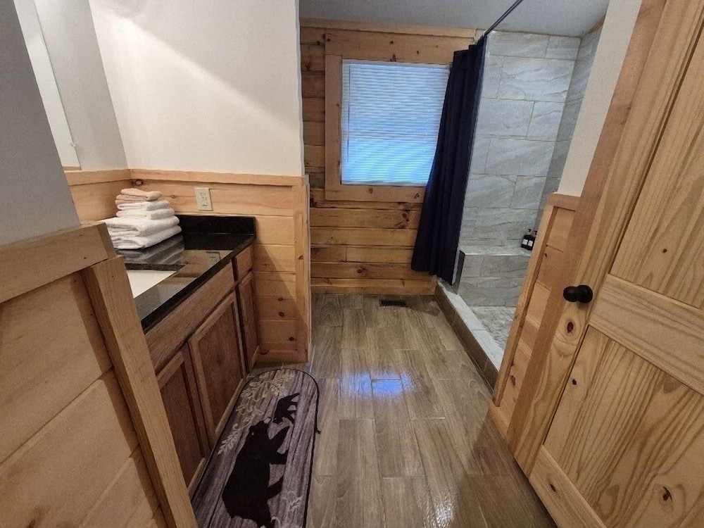 Misty Mountain Getaway - 2 bedroom 2 Cabin