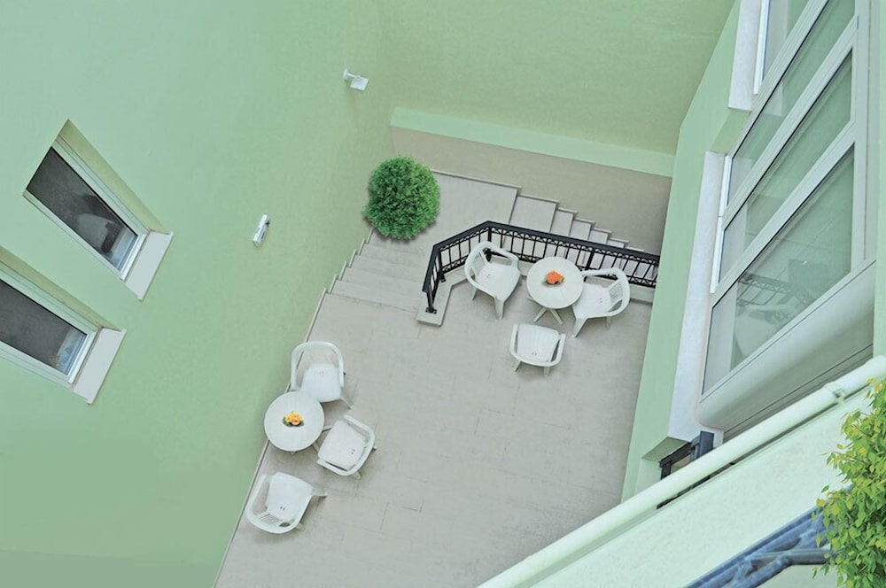 Greta Apartments