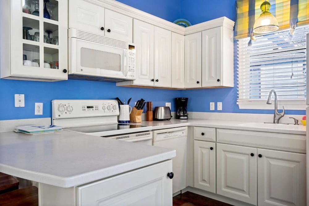 Captains Cottage Sleeps 6!