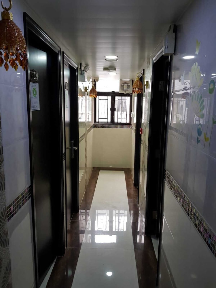 Tom's Guest House