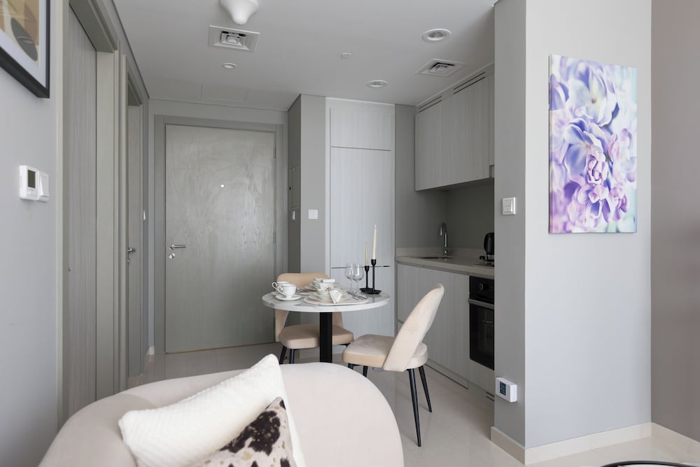 Modern 1BR in Business Bay