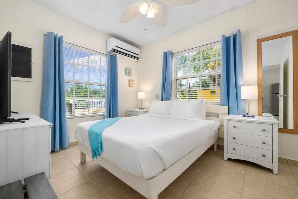 Cute Cozy 3BR Great Location