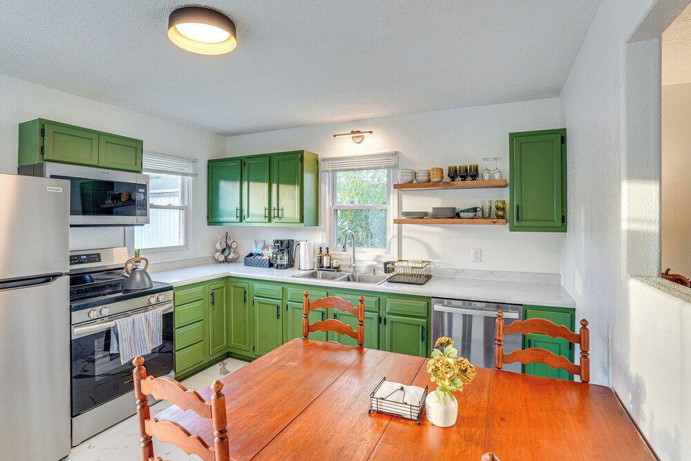 < 1 Mi to Dtwn Sioux Falls: Home w/ Private Yard view 5