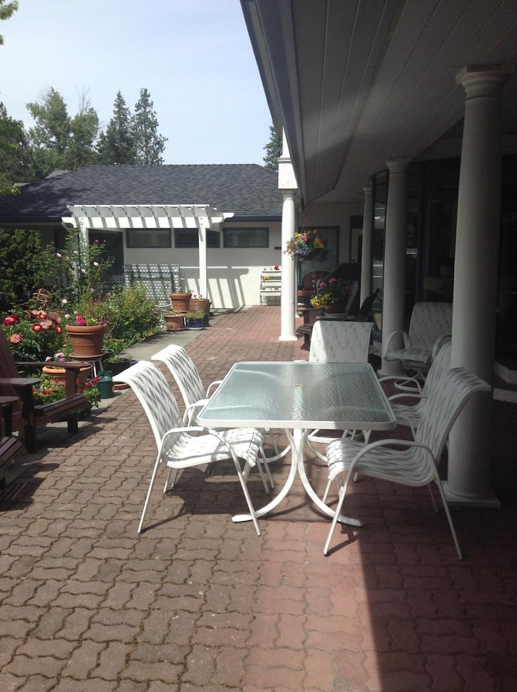 Lakeshore Bed & Breakfast