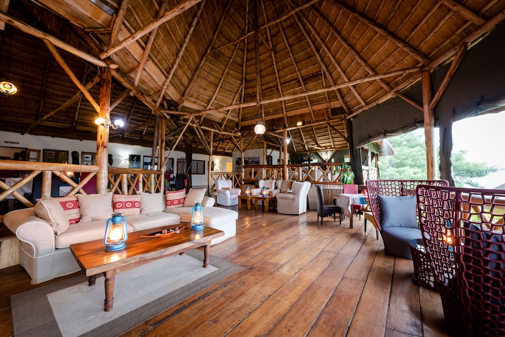 Crater Safari Lodge