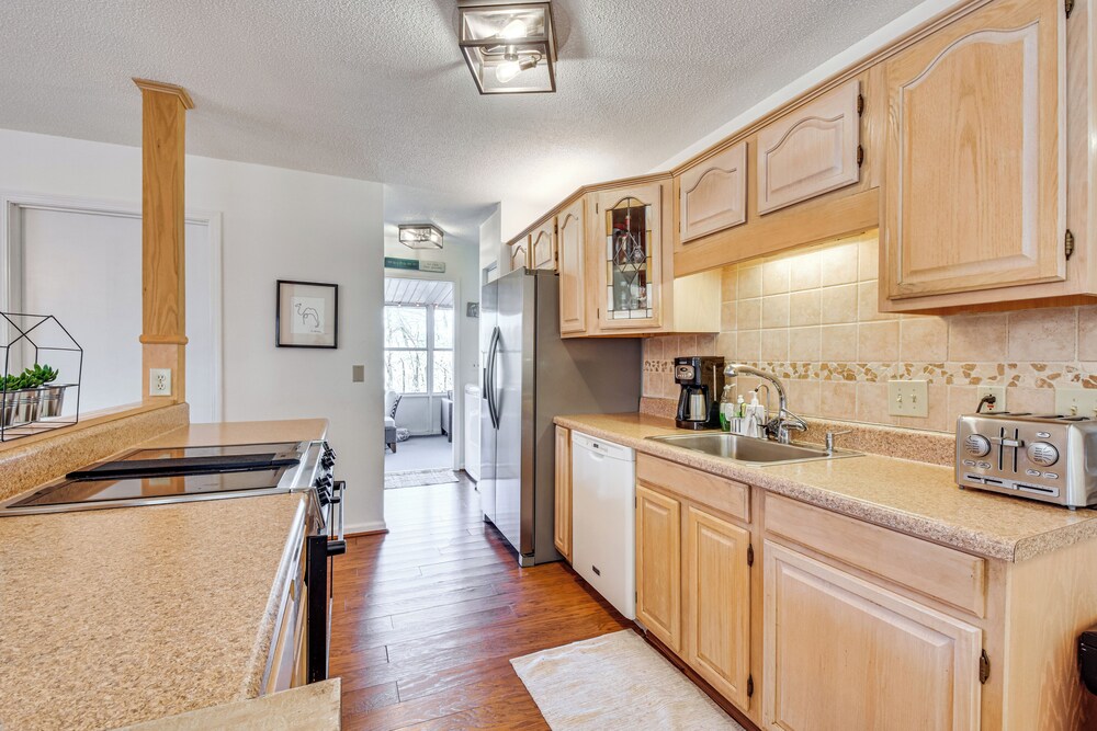 Lakefront Gem w/ Games in Westminster!