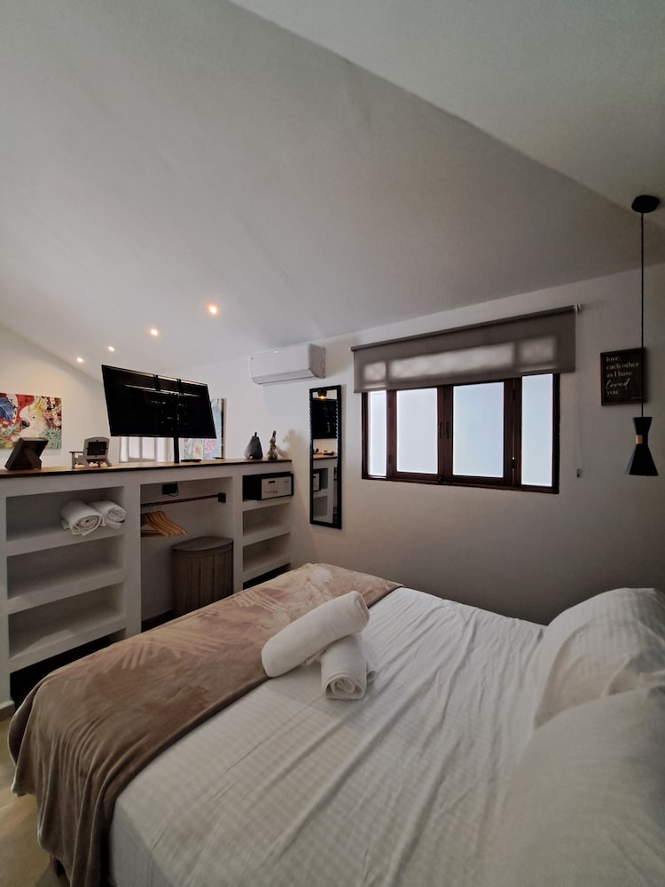 Zoa Villas - 2 minutes to the beach
