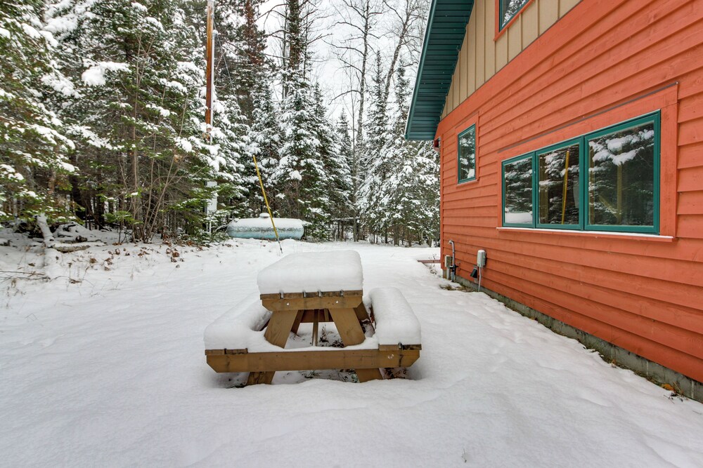 Dock & Foosball: Esquagama Lake Family Cabin