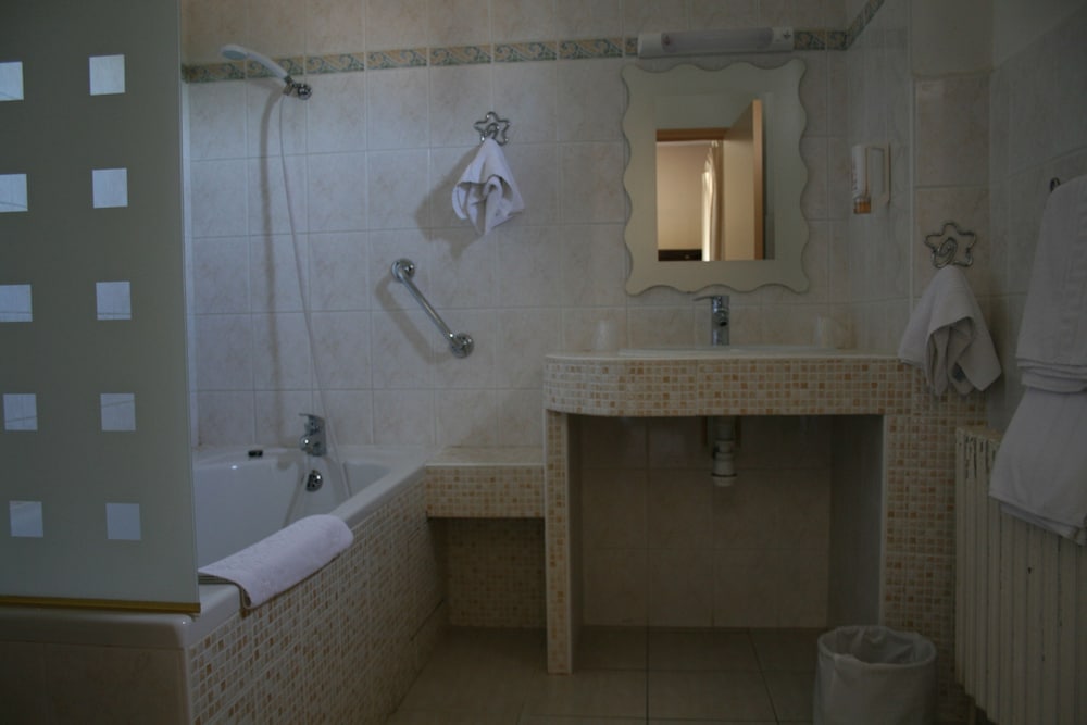 Auberge La Fontaine - Property Image 1