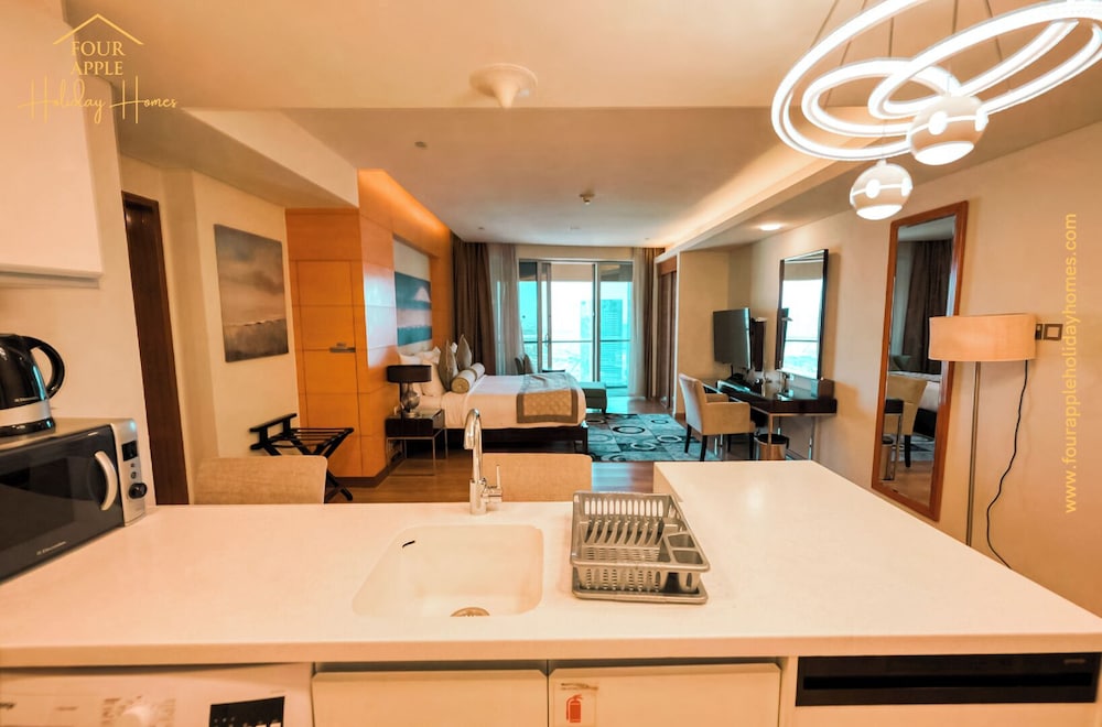 Studio with Superb View Downtown