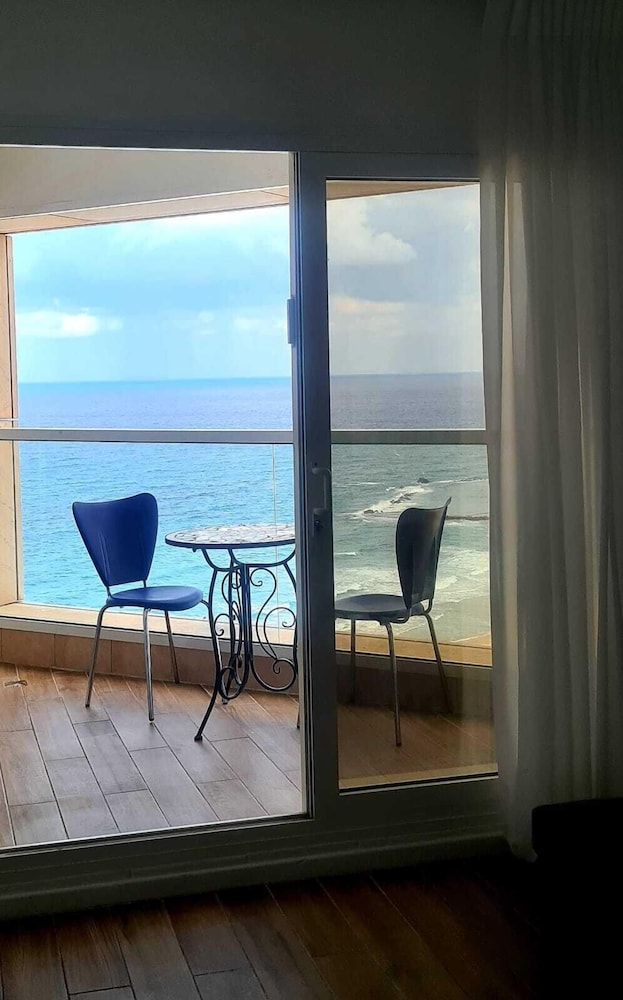 SHaYaSH apartments Leonardo Bat-Yam view 3