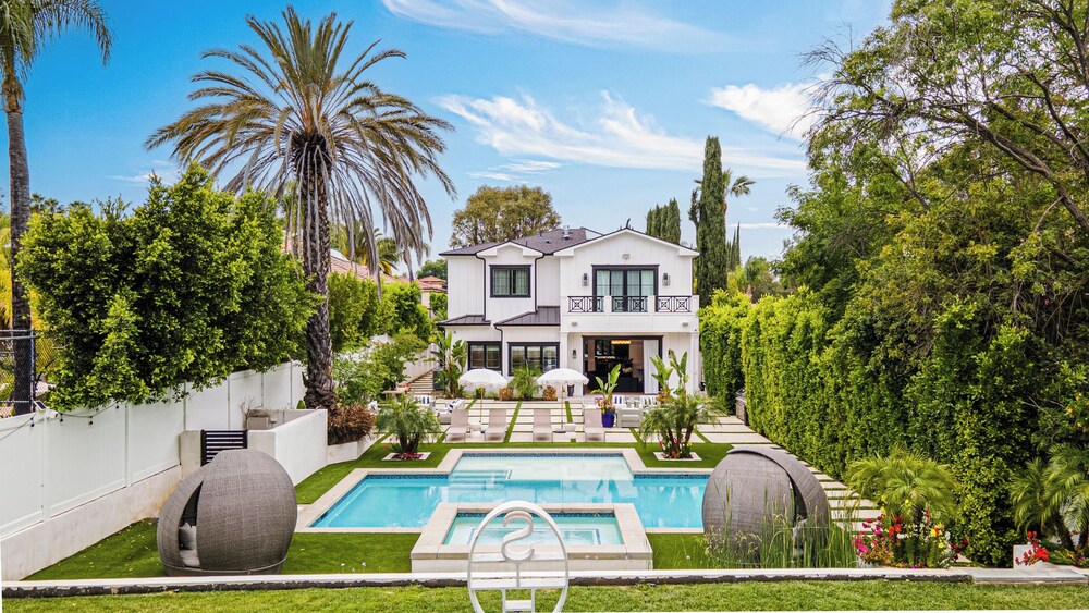 Otis Ave - Modern Farmhouse Retreat w/ Pool, Spa & Luxe Interiors