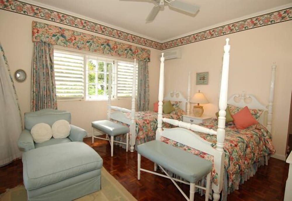 Stoneaway, 6BR by Jamaican Treasures